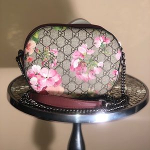 GUCCI GG Monogram Blooms Print Chain Bag